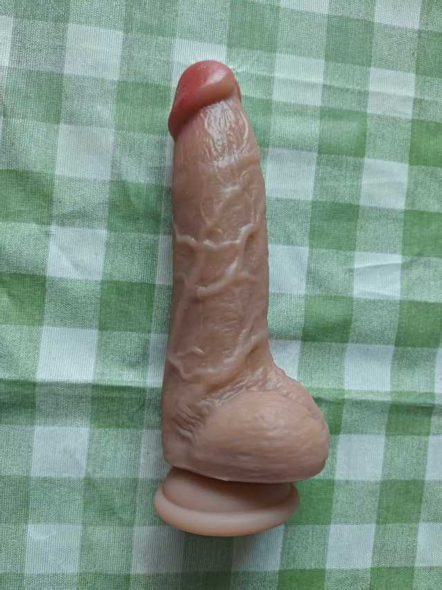 Manual Phallus: Thickened and Enlarged, Flesh-Colored(قضيب اصطناعي يدوي: سميك ومُضخَّم، بلون الجلد)